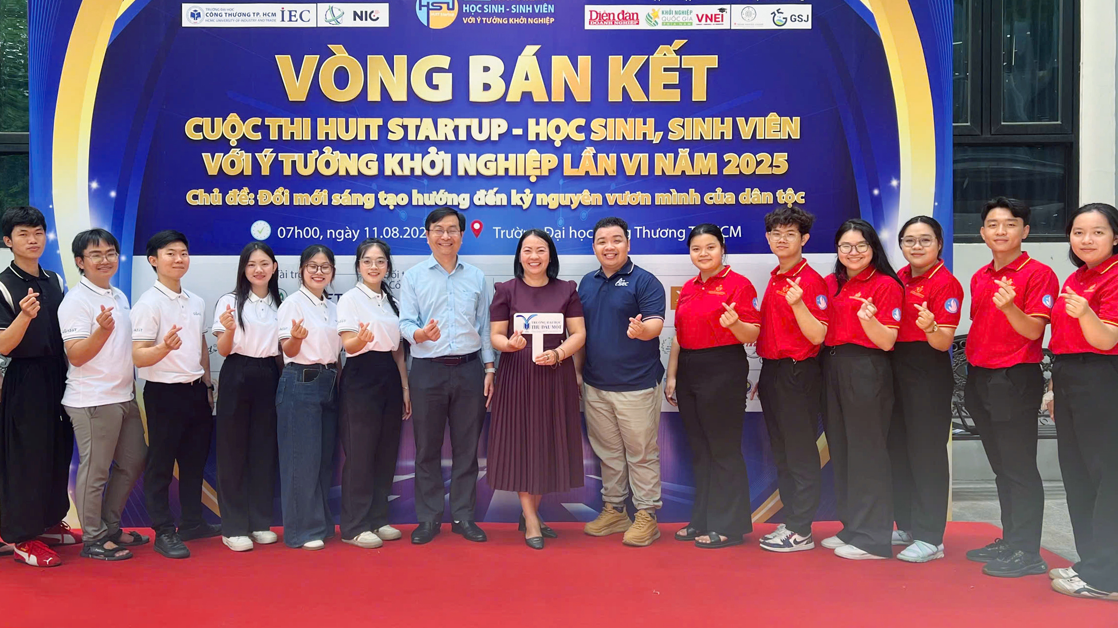 Dự án “Hệ thống giám sát nhà kính thông minh” của sinh viên trường Đại học Thủ Dầu Một vào Chung kết HUIT STARTUP 2025