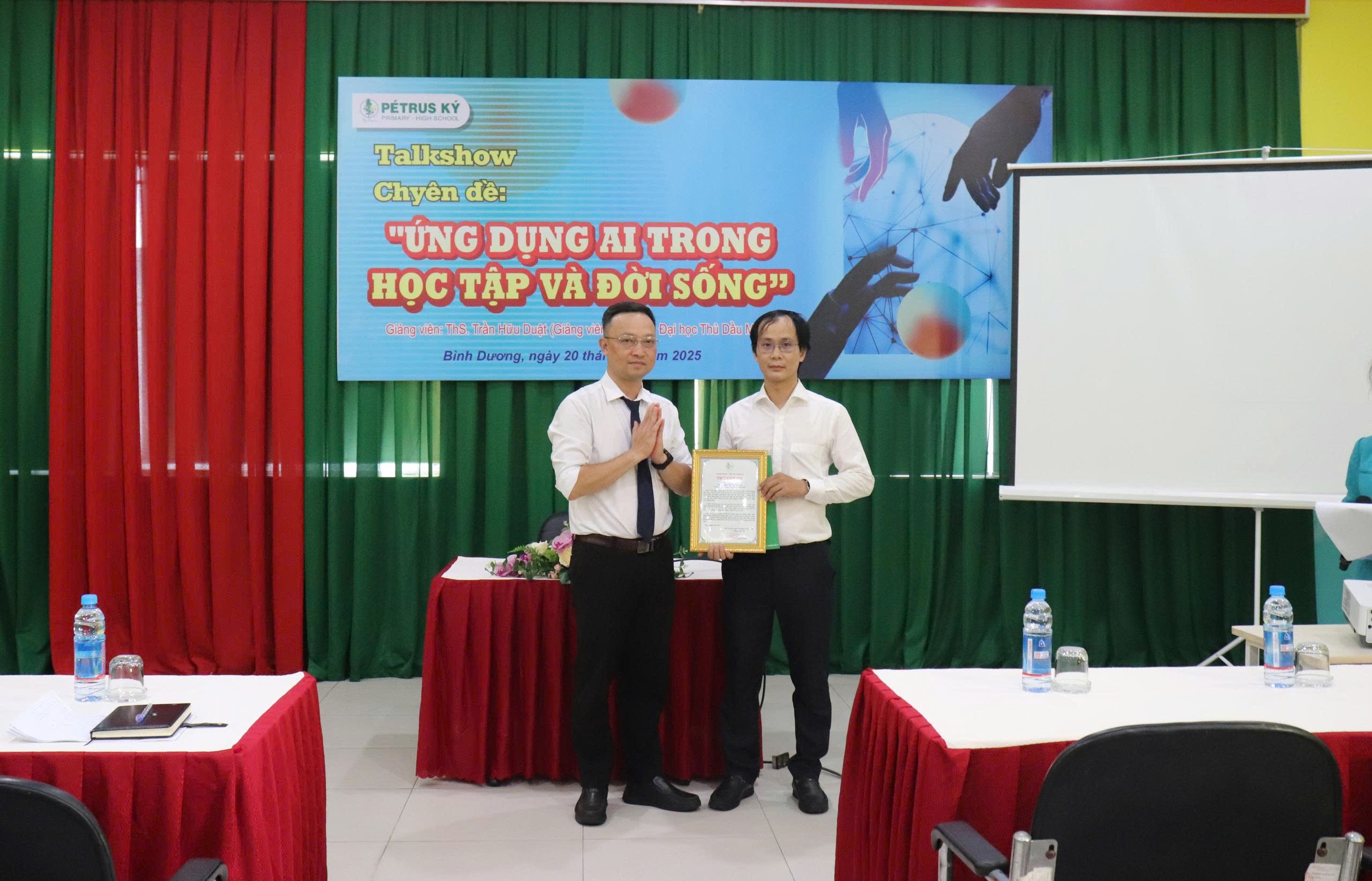Viện Đào tạo CNTT, CĐS đồng hành cùng Trường Trung - Tiểu học Pétrus Ký trong chương trình “Kỹ năng ứng dụng AI trong học tập và đời sống”
