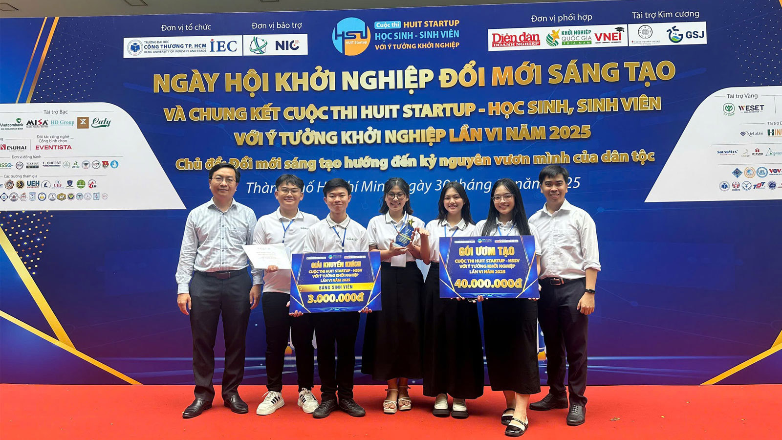 Viện Công nghệ Số chúc mừng sinh viên đạt thành tích cao tại các sân chơi học thuật – thể thao cấp quốc gia