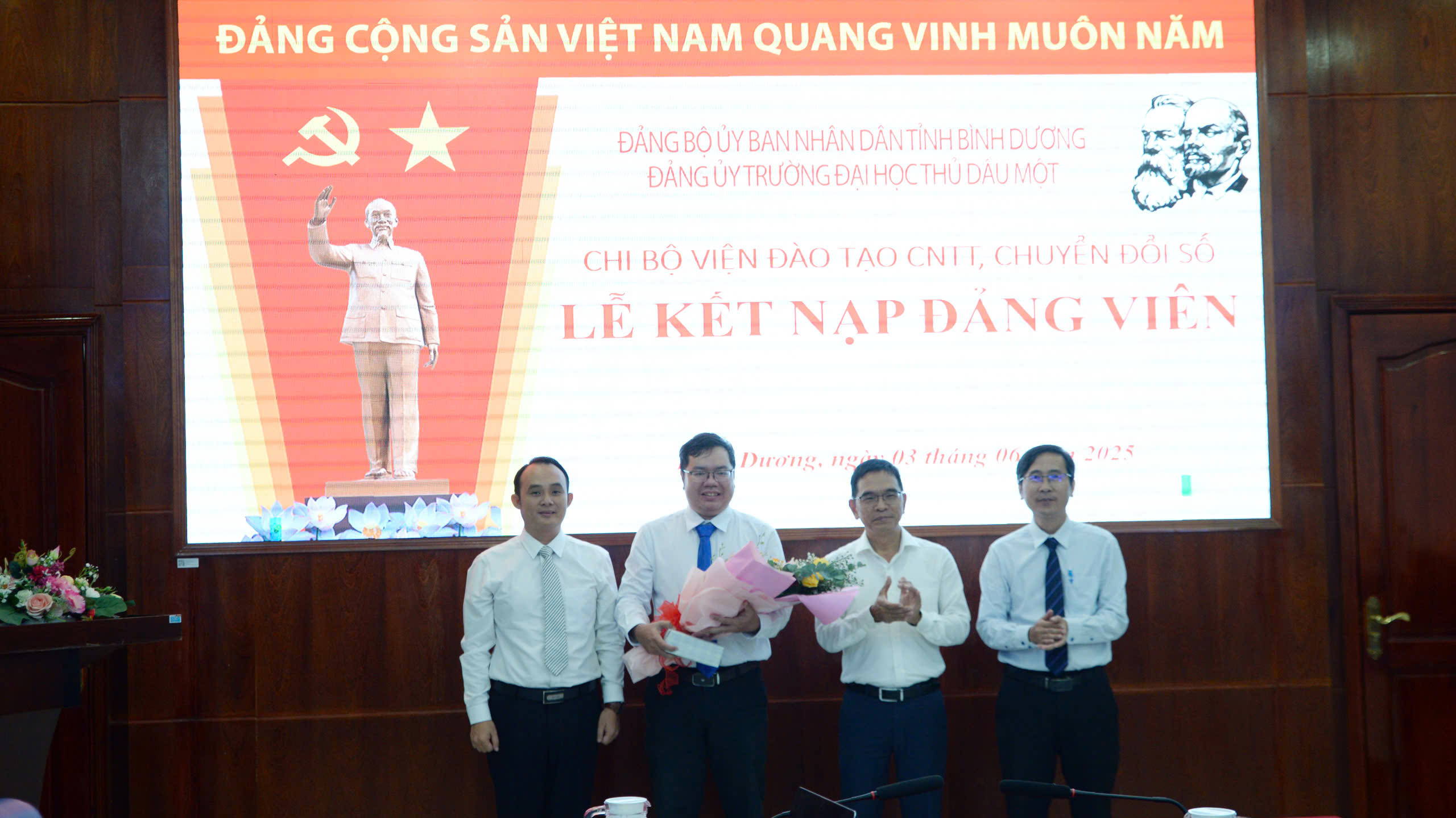 Lễ kết nạp đảng viên ThS. Hồ Đắc Hưng tại Chi bộ Viện Đào tạo Công nghệ thông tin, Chuyển đổi số – ngày 03/6/2025.